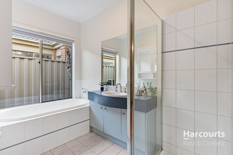 34 Blakeville Drive, Caroline Springs