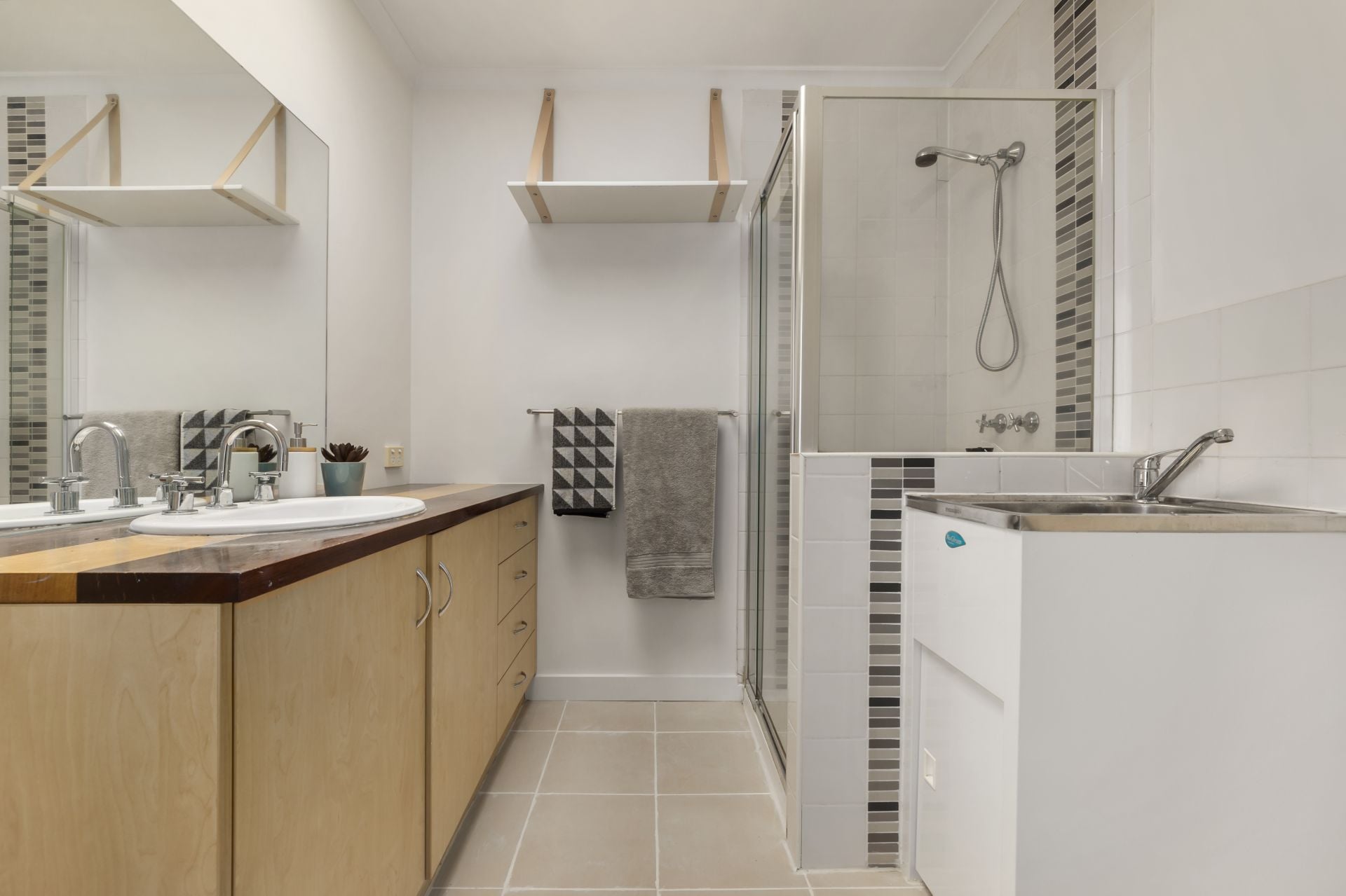 Stylish Living in Serene Location