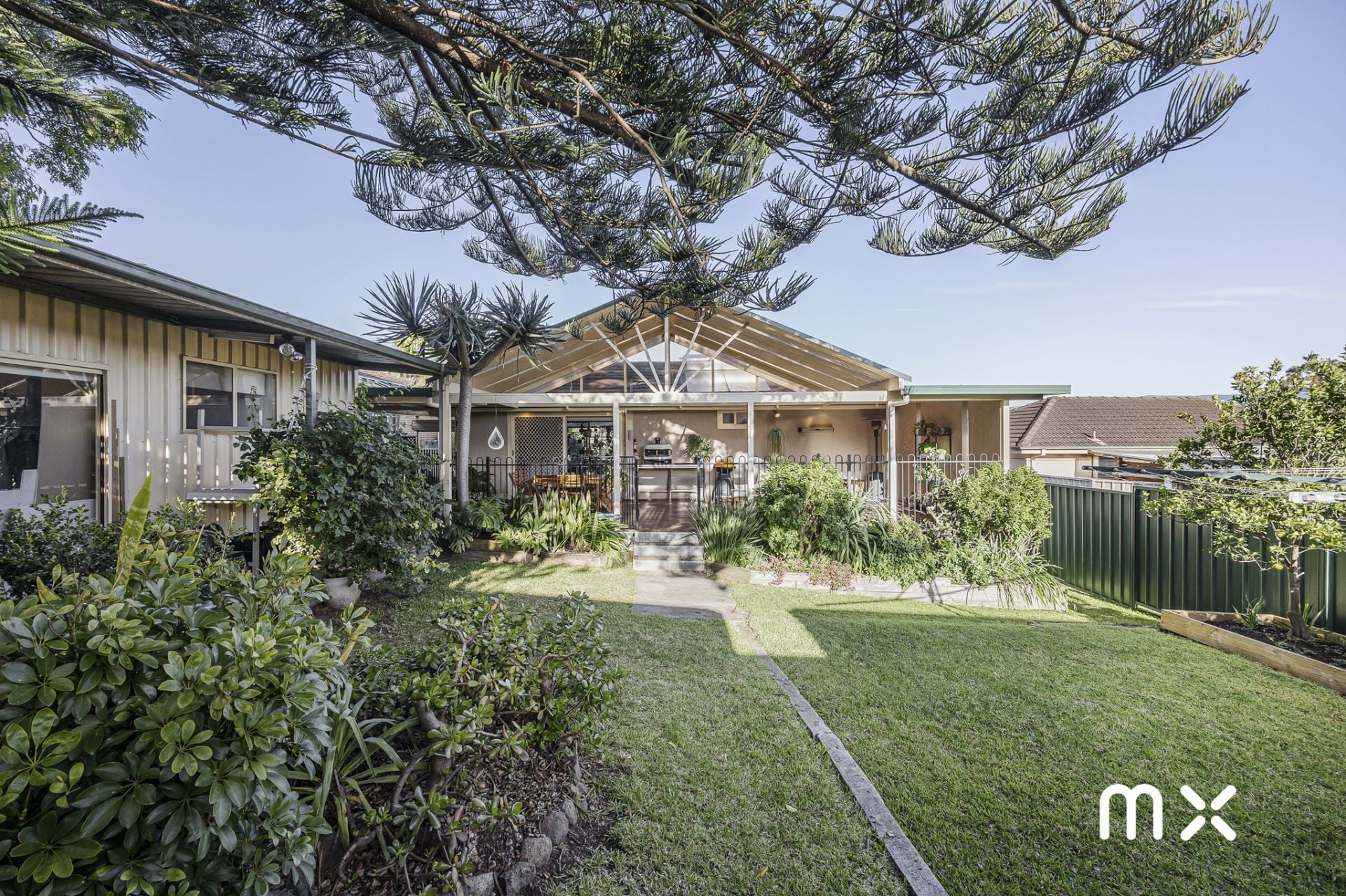 556 Northcliffe Drive, Berkeley - Thumbnail 2