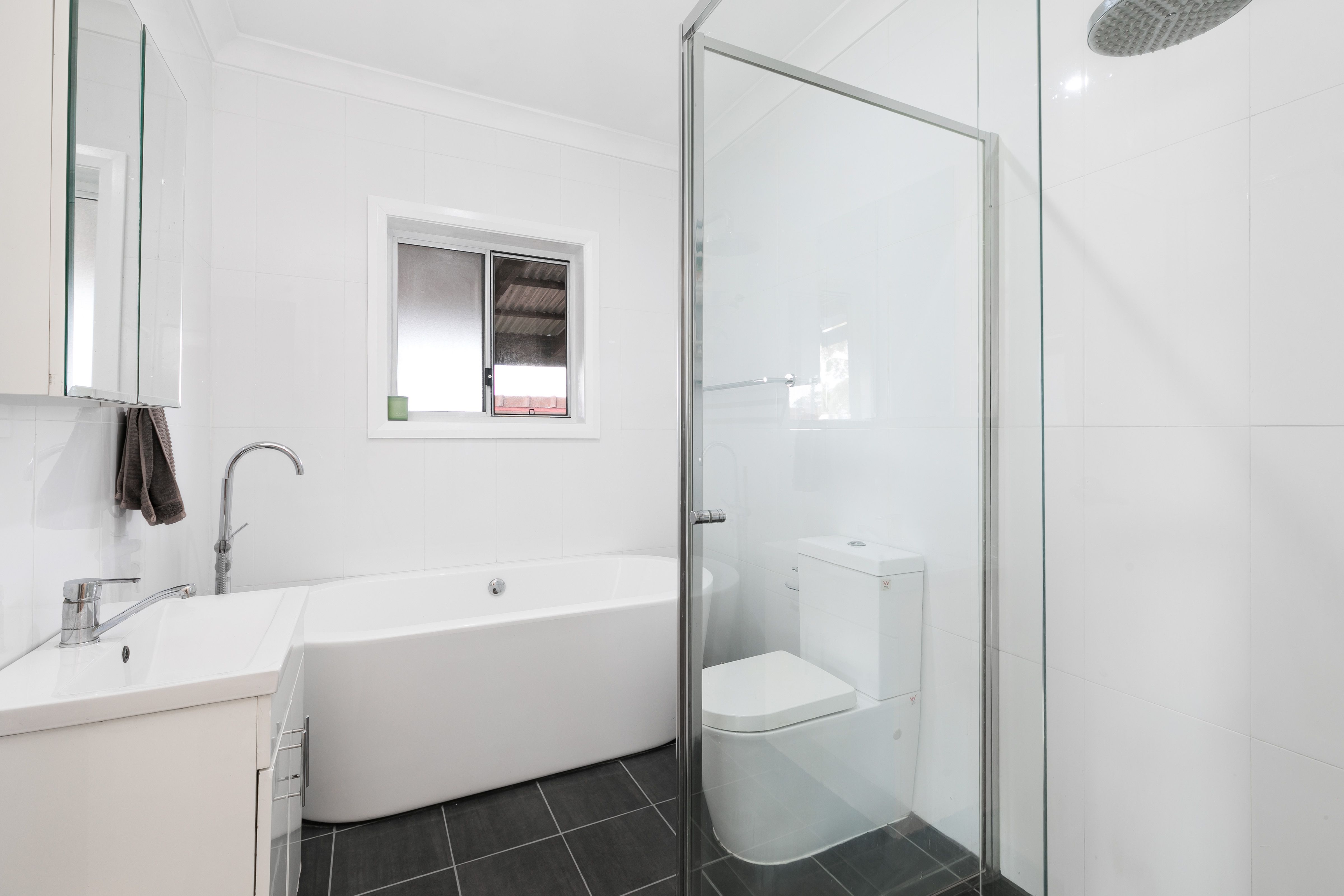 40 Snowden Avenue SYLVANIA 2224