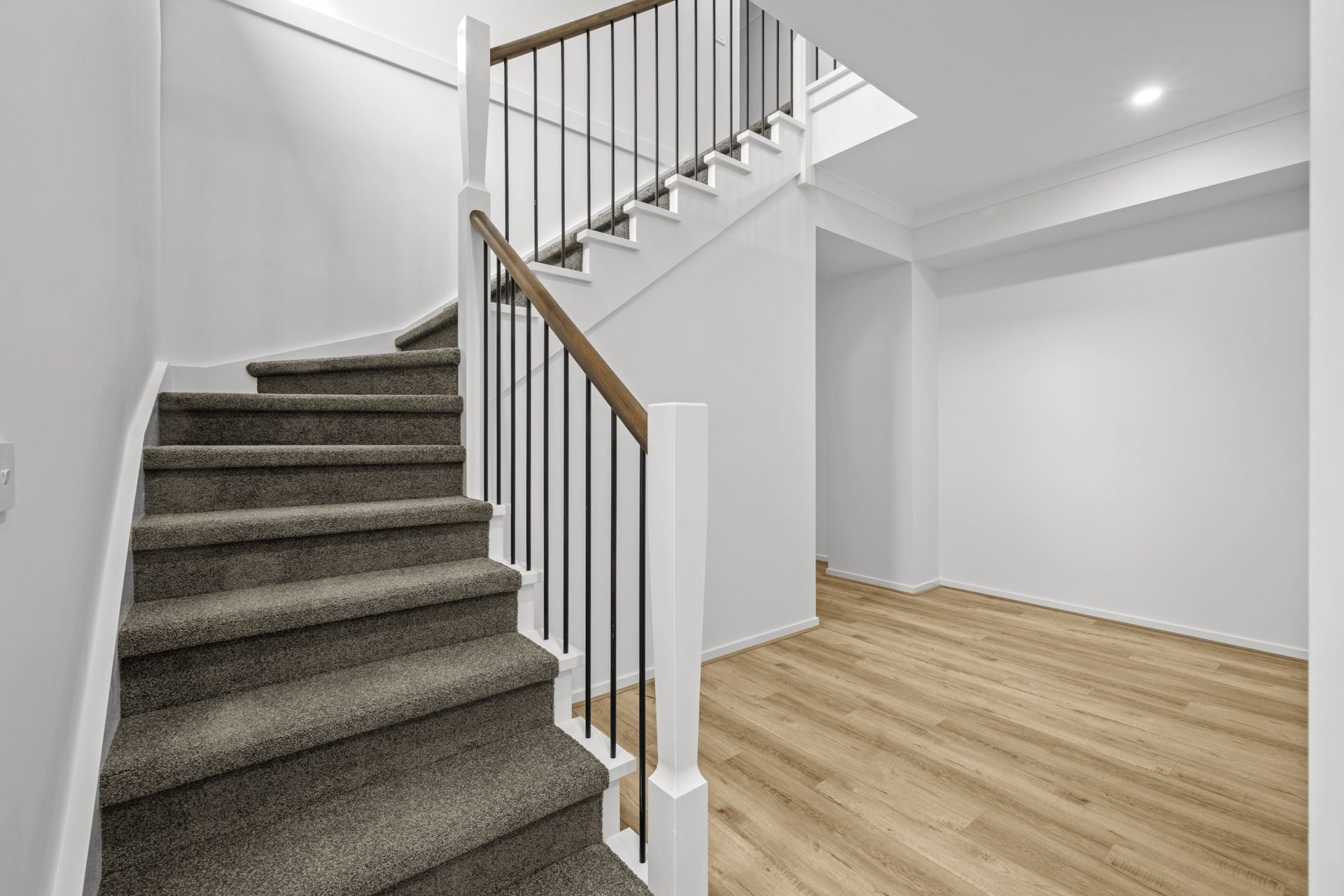 CONTEMPORARY COMFORT MEETS CONVENIENCE