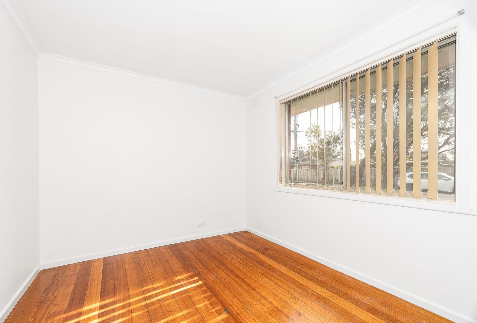 CONVENIENT & LOW MAINTENANCE 2 BEDROOM
