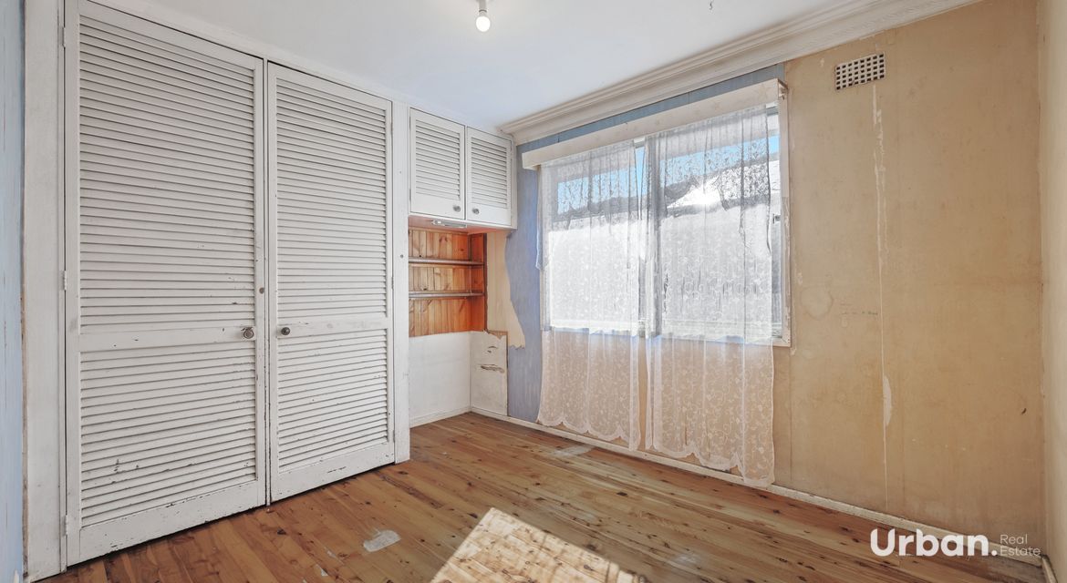 Lurnea 6 Thelma Street