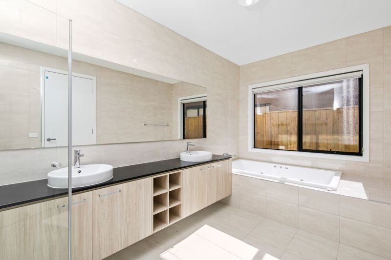 8 Saddledome Road, Wollert