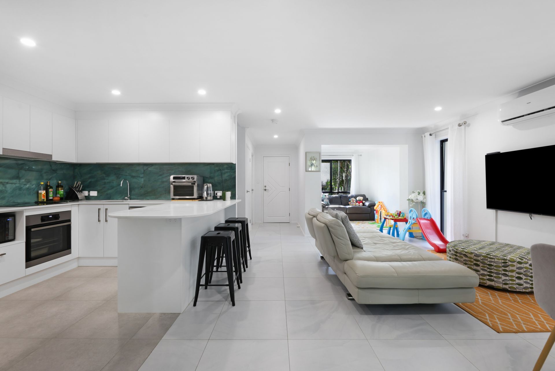 4/63 Muir Street, Labrador, Labrador - Thumbnail 3