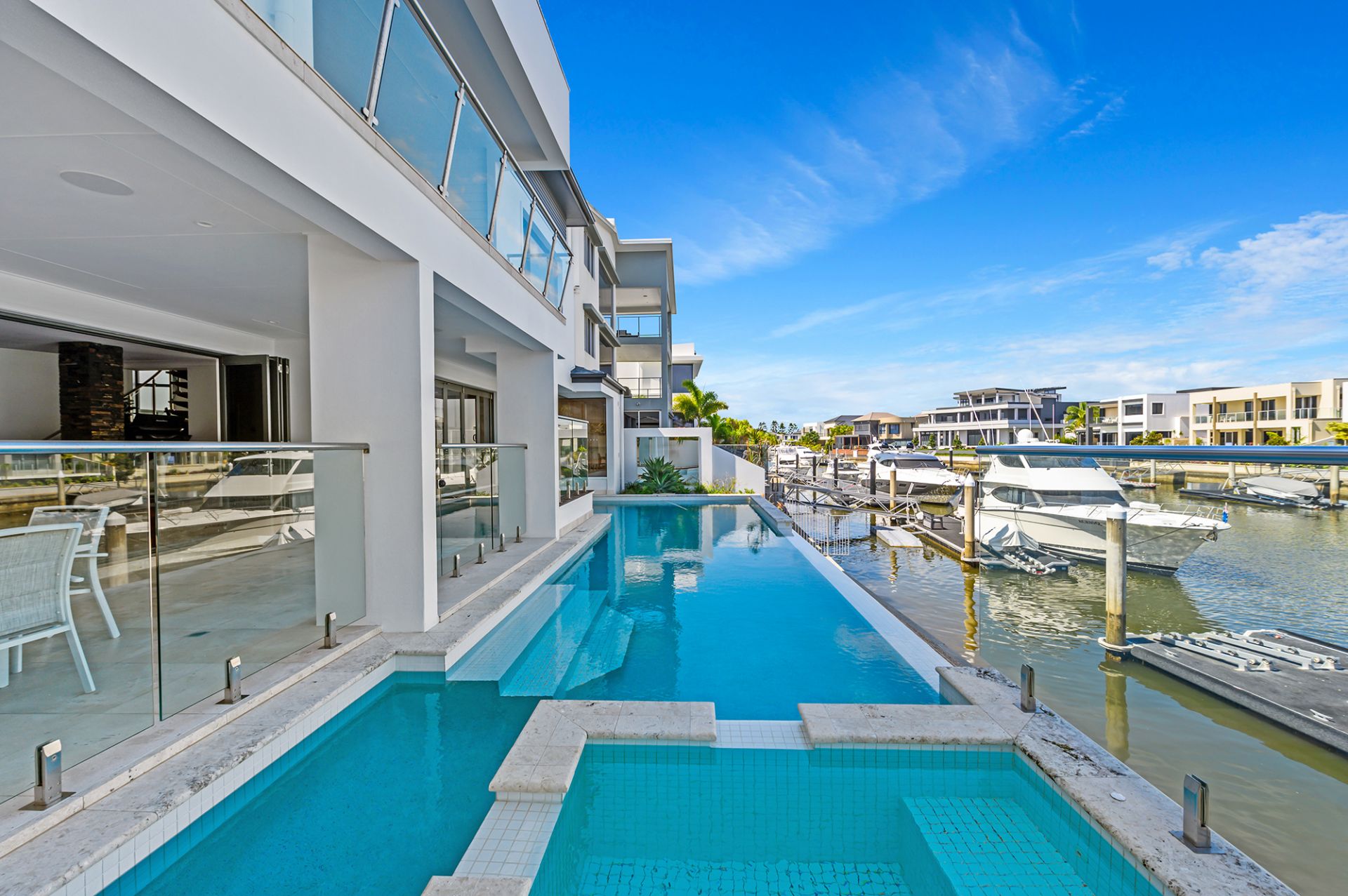 34 Knightsbridge Parade West, Sovereign Islands - Thumbnail 2