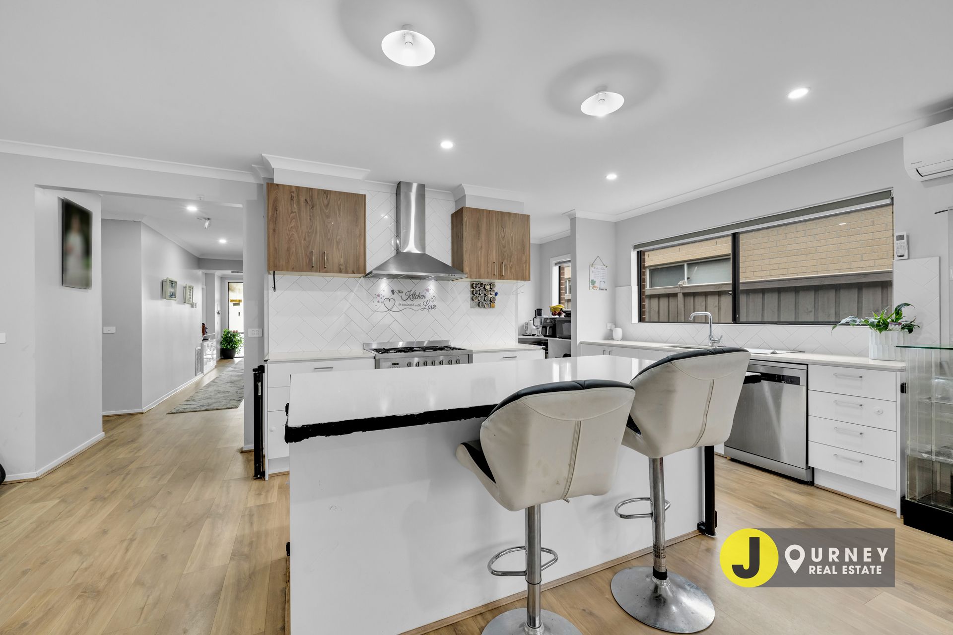 32 Shulze Drive, Clyde North VIC, Clyde North - Thumbnail 5