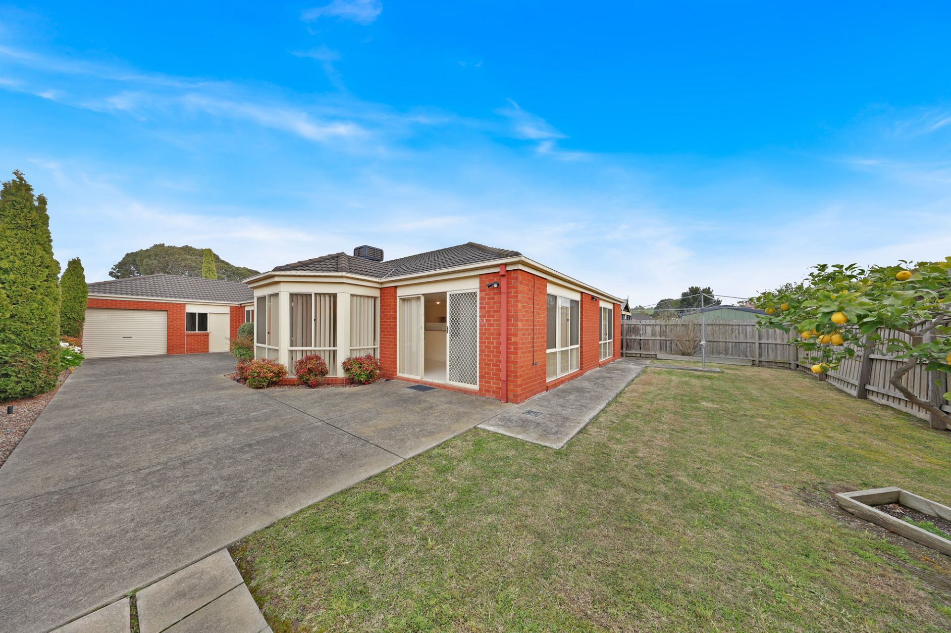 STUNNING FAMILY HOME!