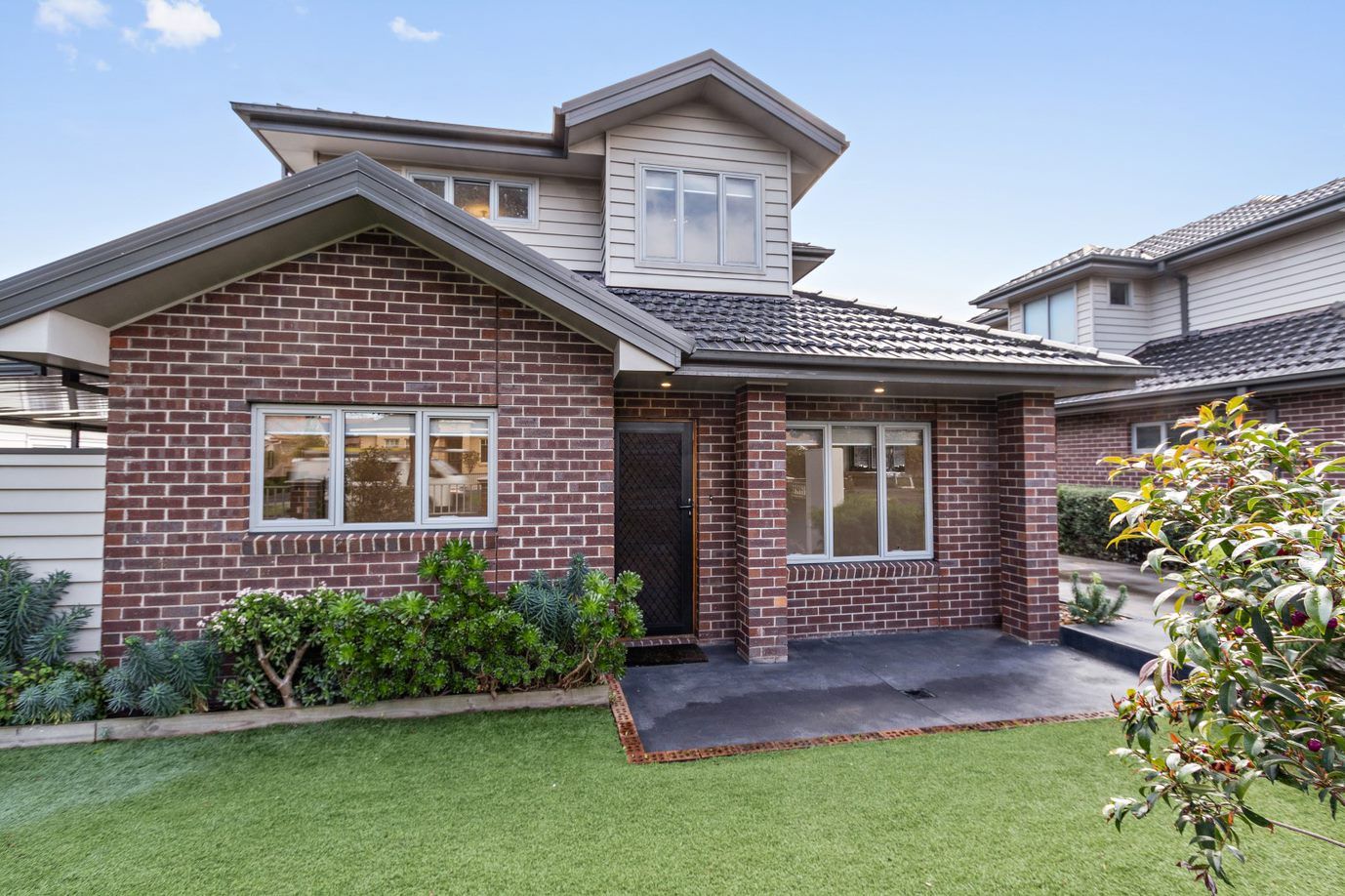 Luxury Living On Leamington!
