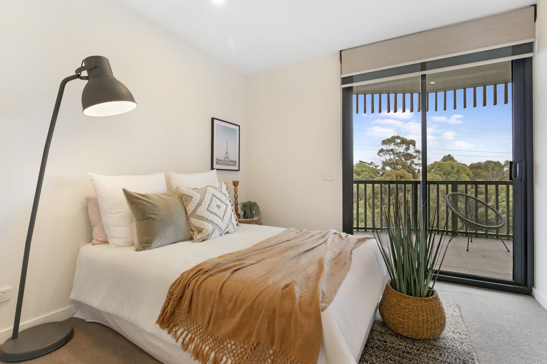 Spacious apartment in ideal location