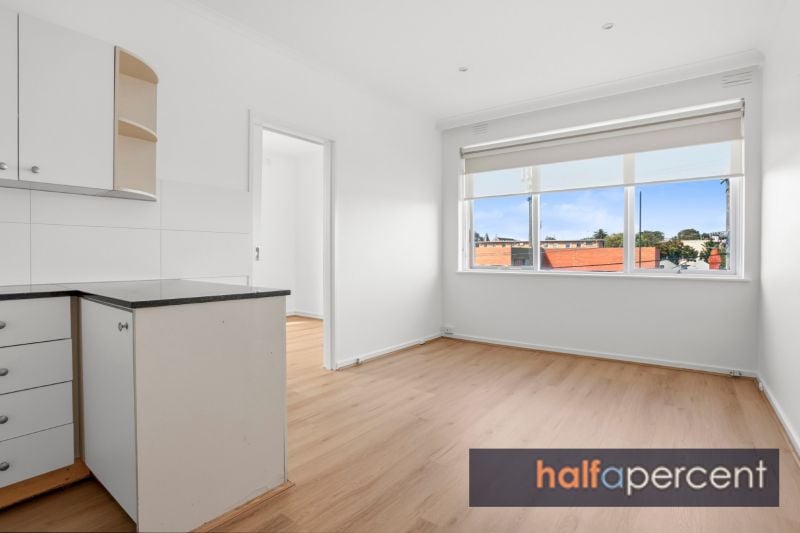 Recently Refurbished Sunny Apartment with Lock Up Garage