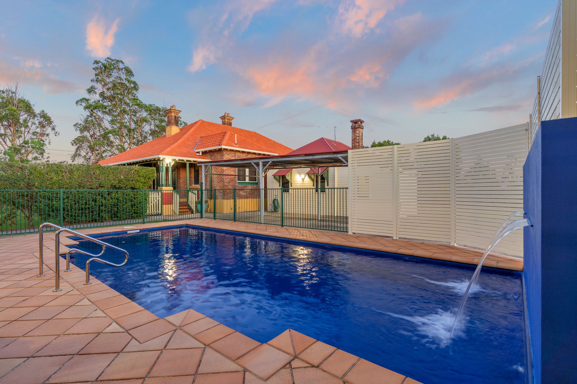 Price Guide $980,000 - $1,070,000, 000 - Thumbnail 2