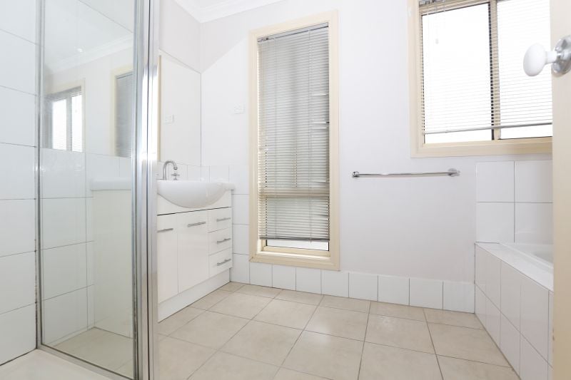 4/6 Duffy Street, Reservoir