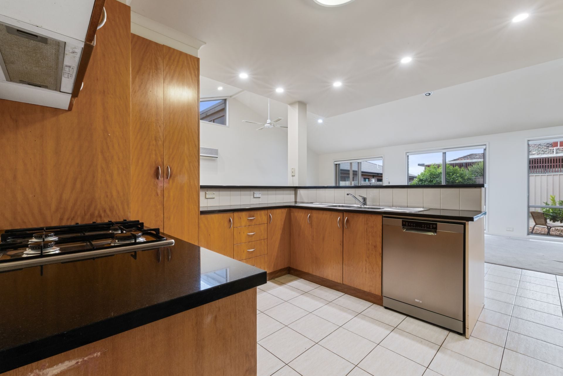 5A Ludeman Court, Reservoir, Reservoir - Thumbnail 2