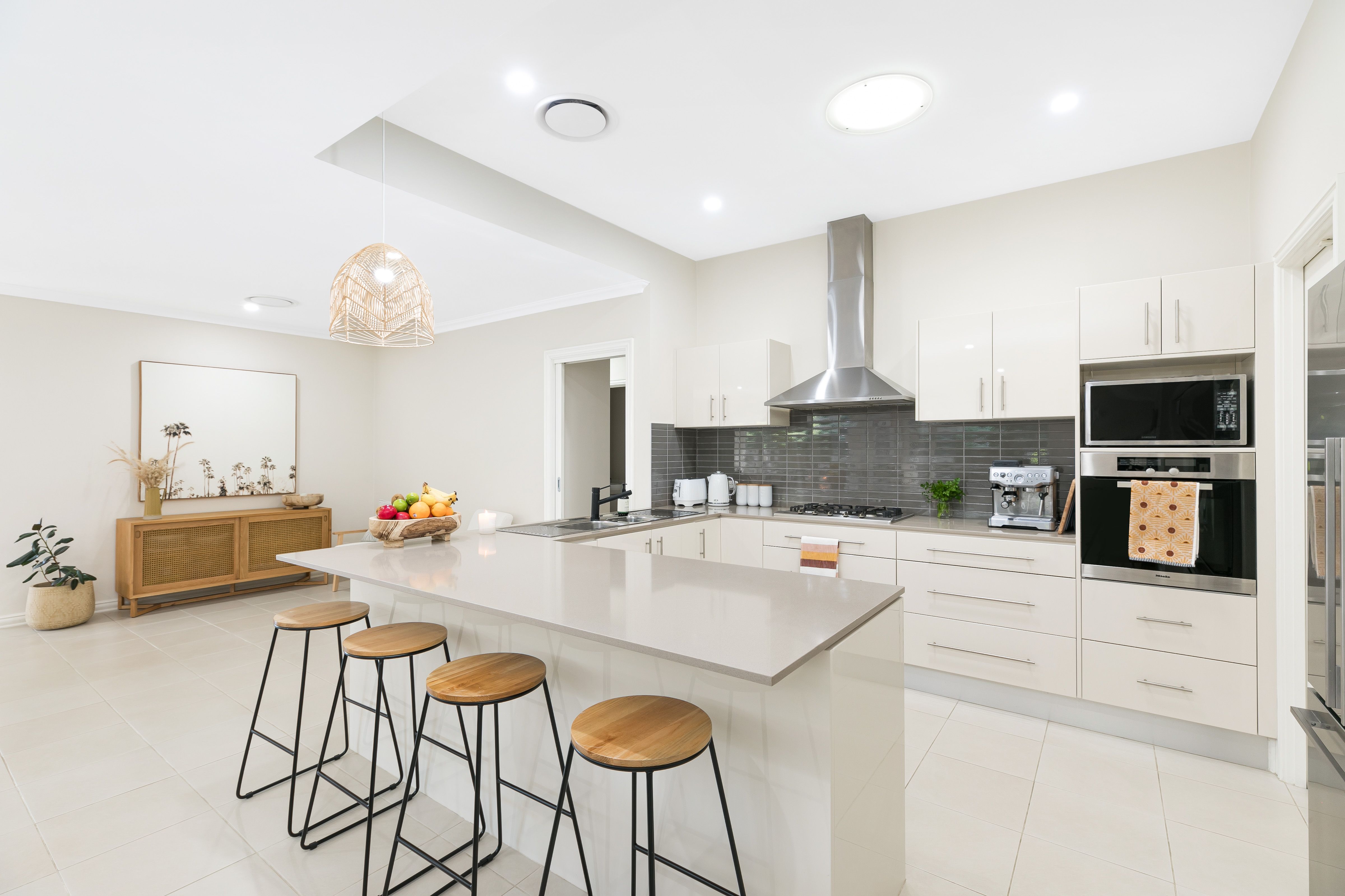 16 Arcadia Avenue WOOLOOWARE 2230