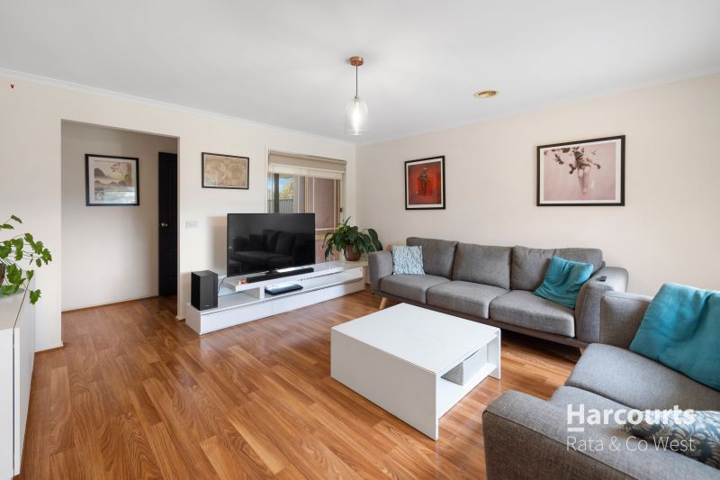 43 Heysen Parkway, Caroline Springs