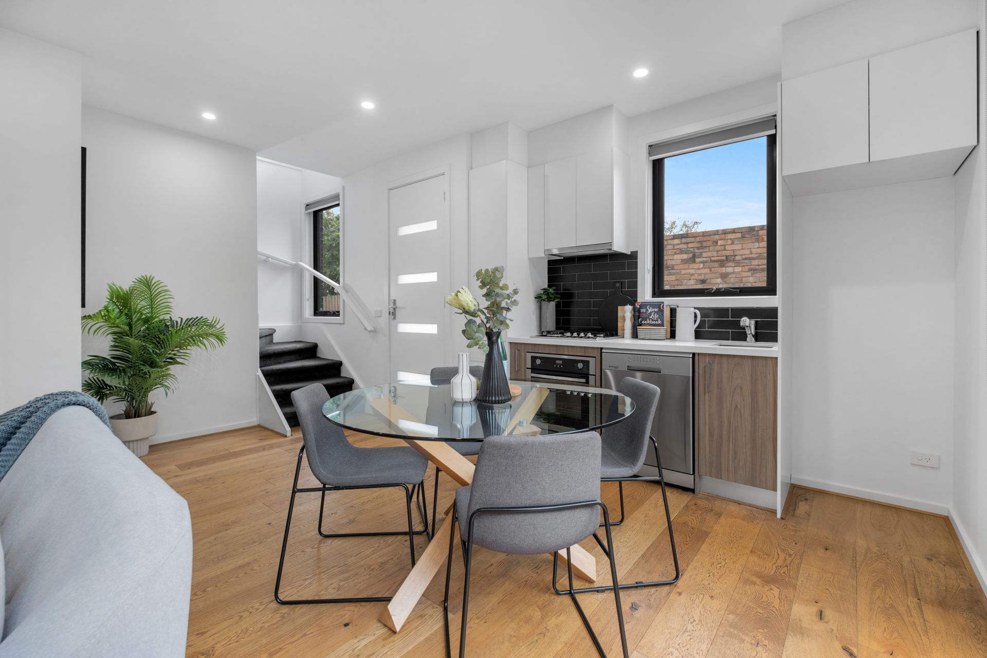 Luxury Living in the Heart of Reservoir