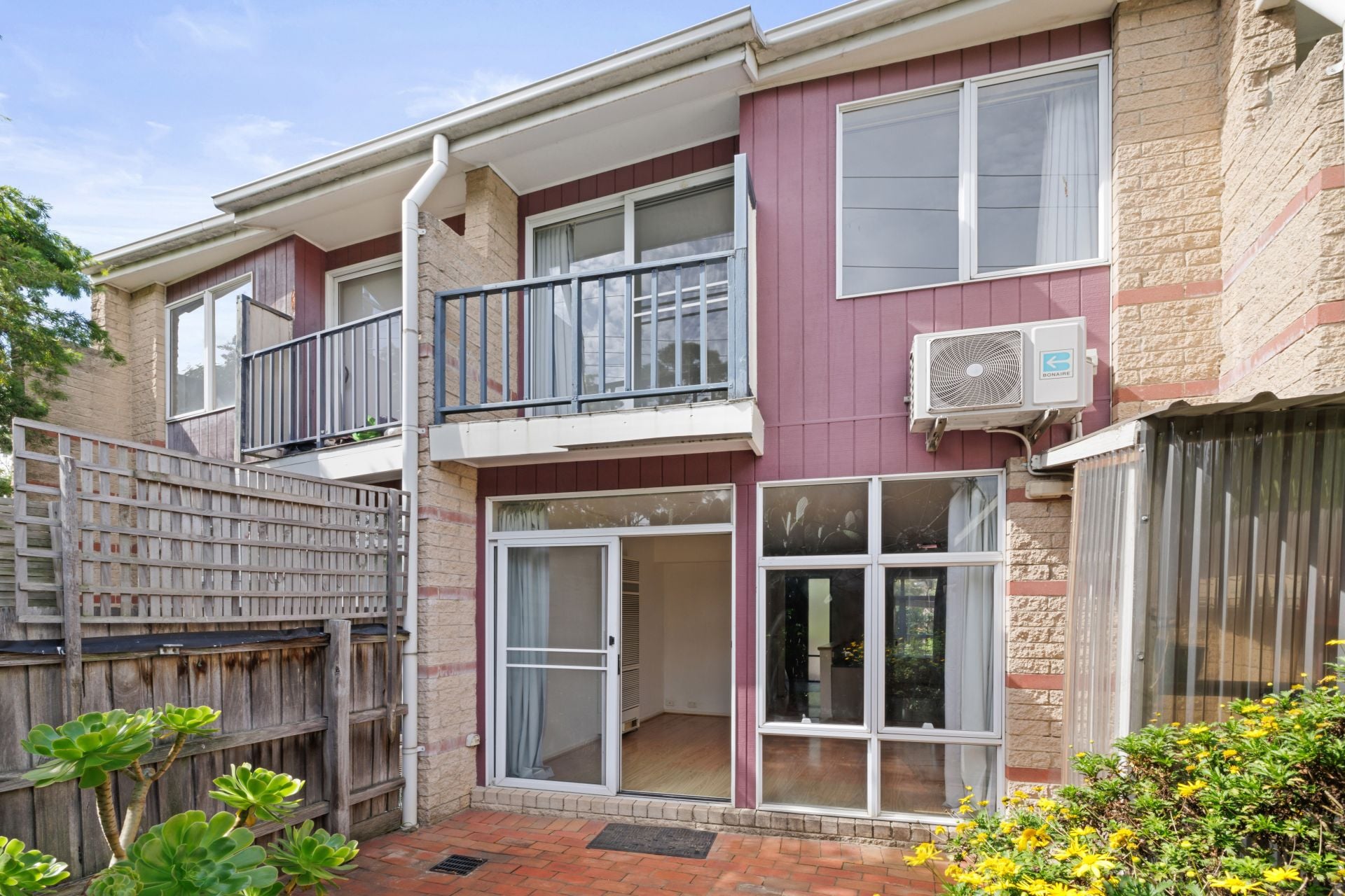 Simplicity, Comfort & Convenience in a Prime Location