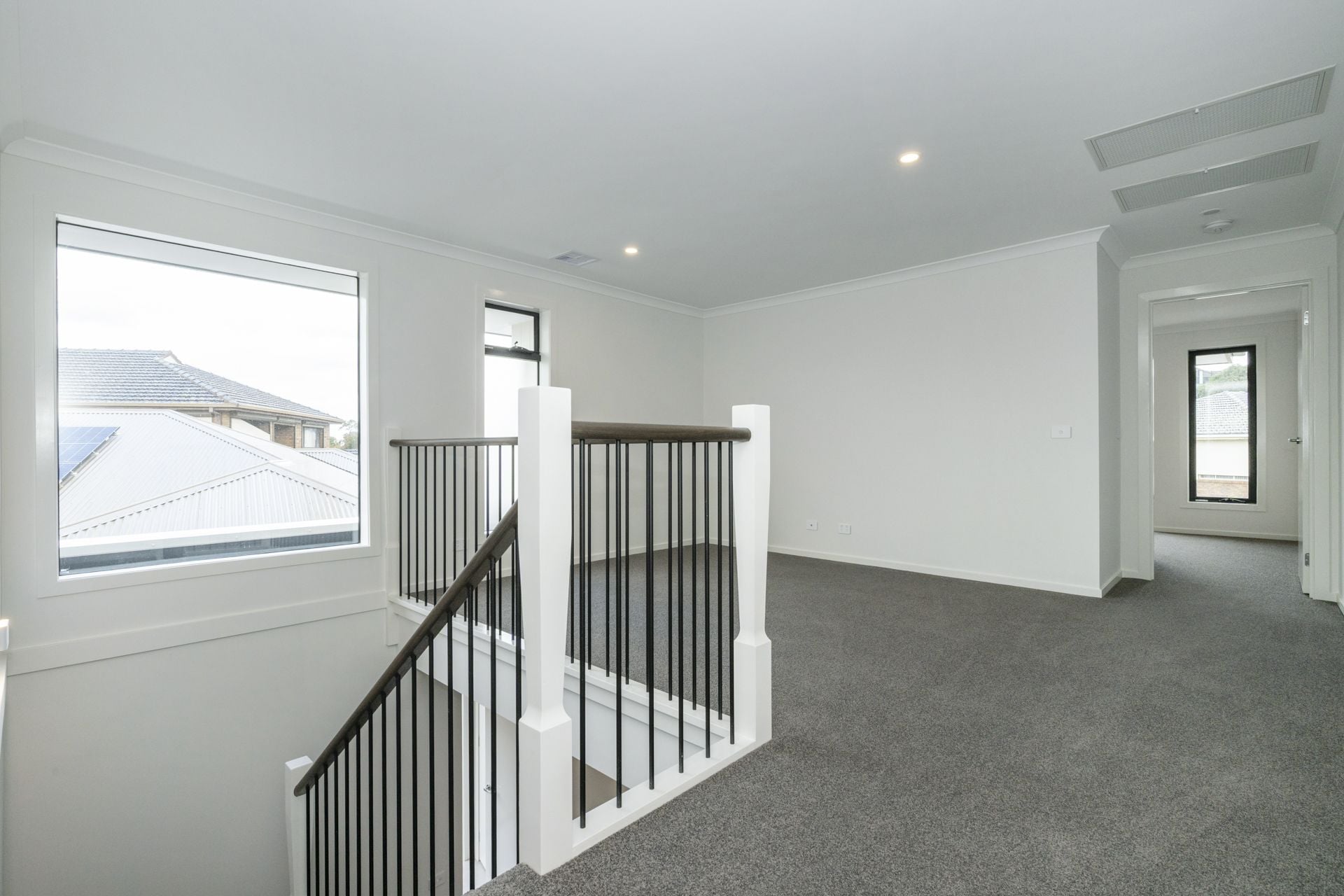 CONTEMPORARY COMFORT MEETS CONVENIENCE