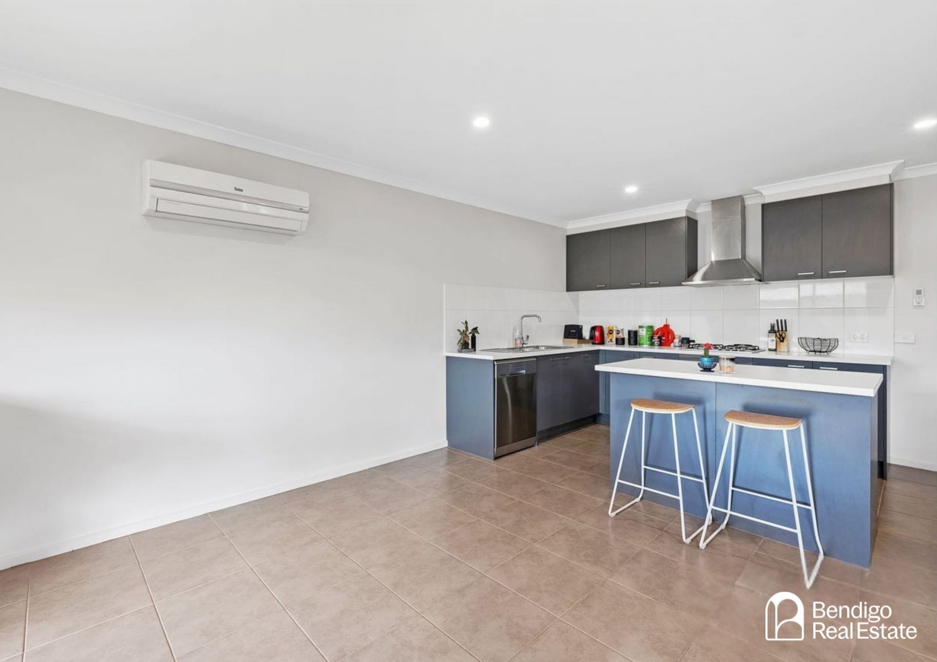 15 Waverley Road Epsom VIC, Epsom - Thumbnail 3