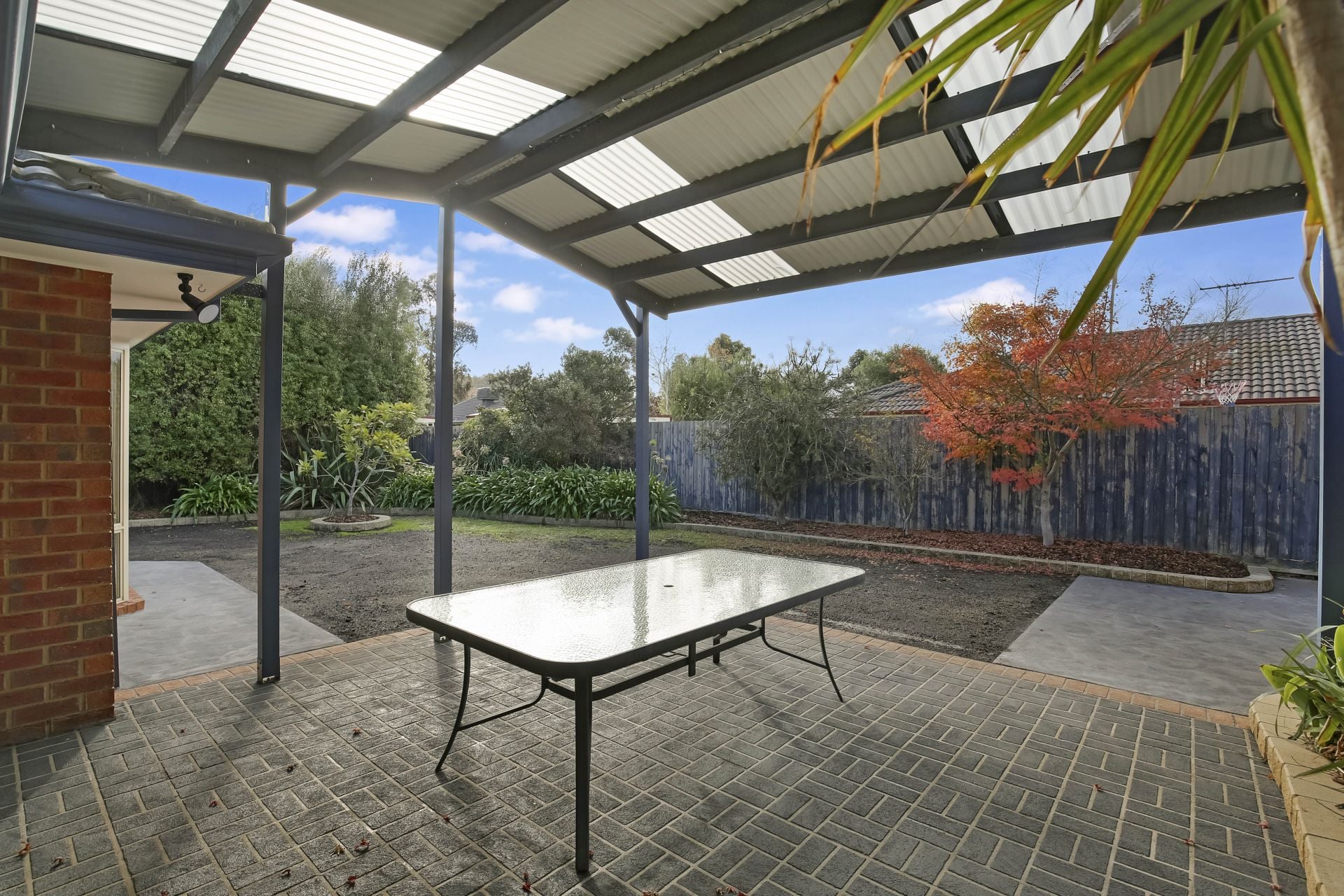 Easy Living in Mill Park Lakes!