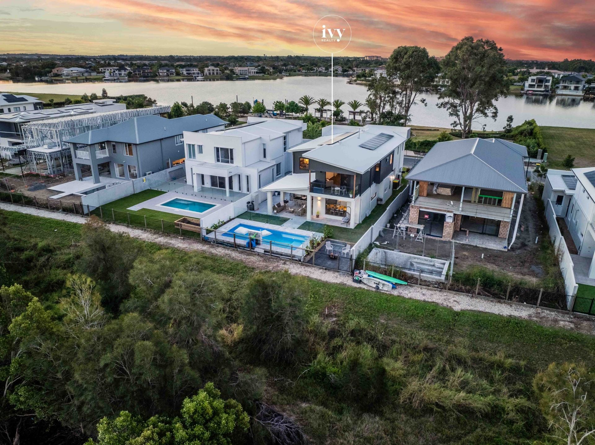47 Lake Serenity Boulevard, Helensvale - Thumbnail 2