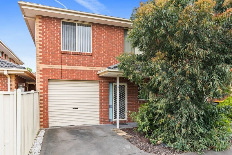 2/11 Mackey Street, Lalor