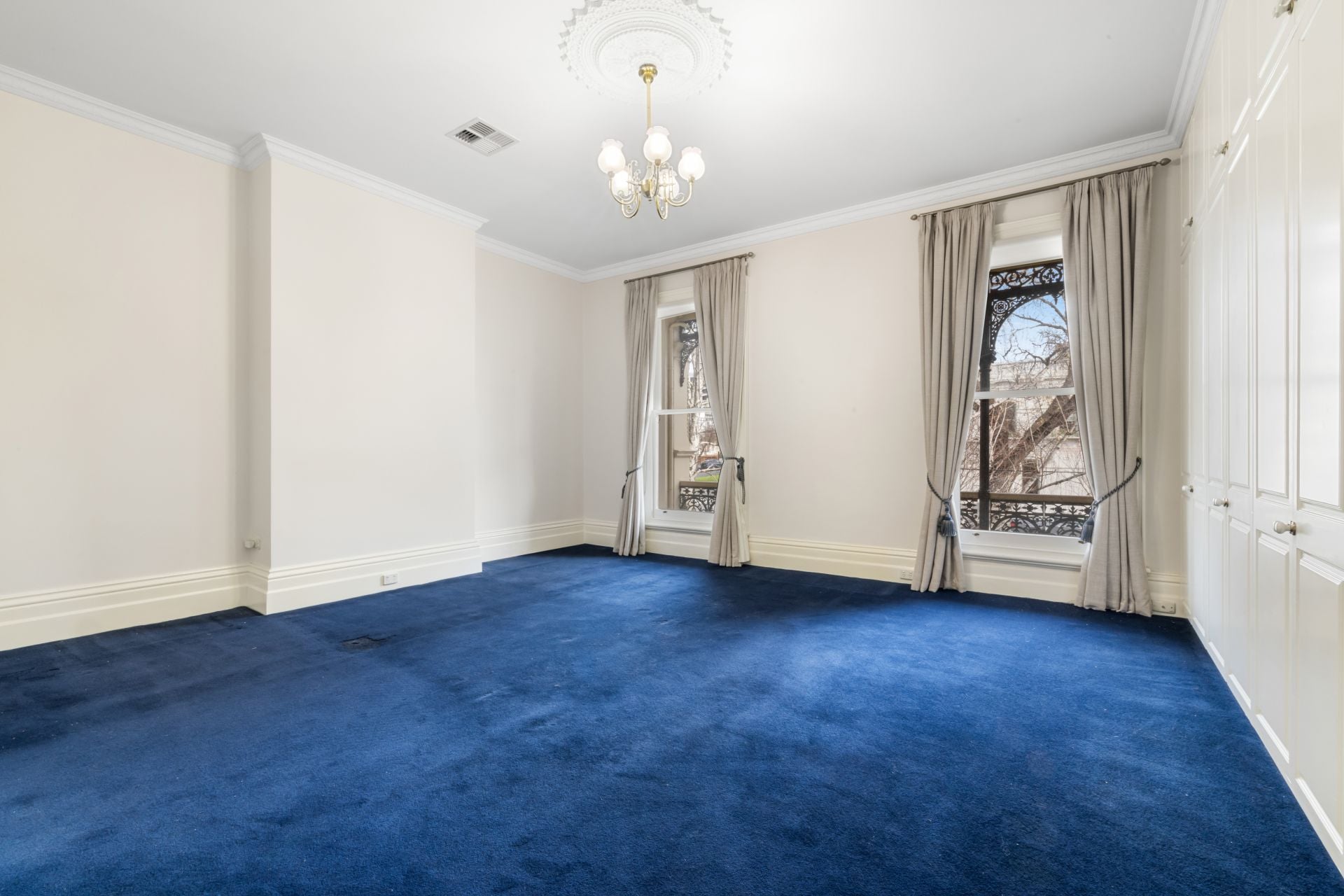 A Distinguished East Melbourne Residence of Enduring Elegance