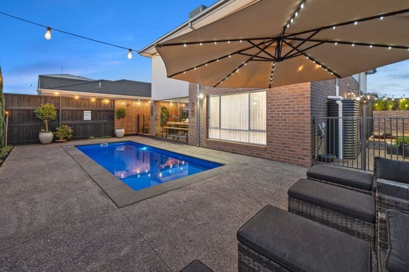 14 Roaming Drive, Fraser Rise