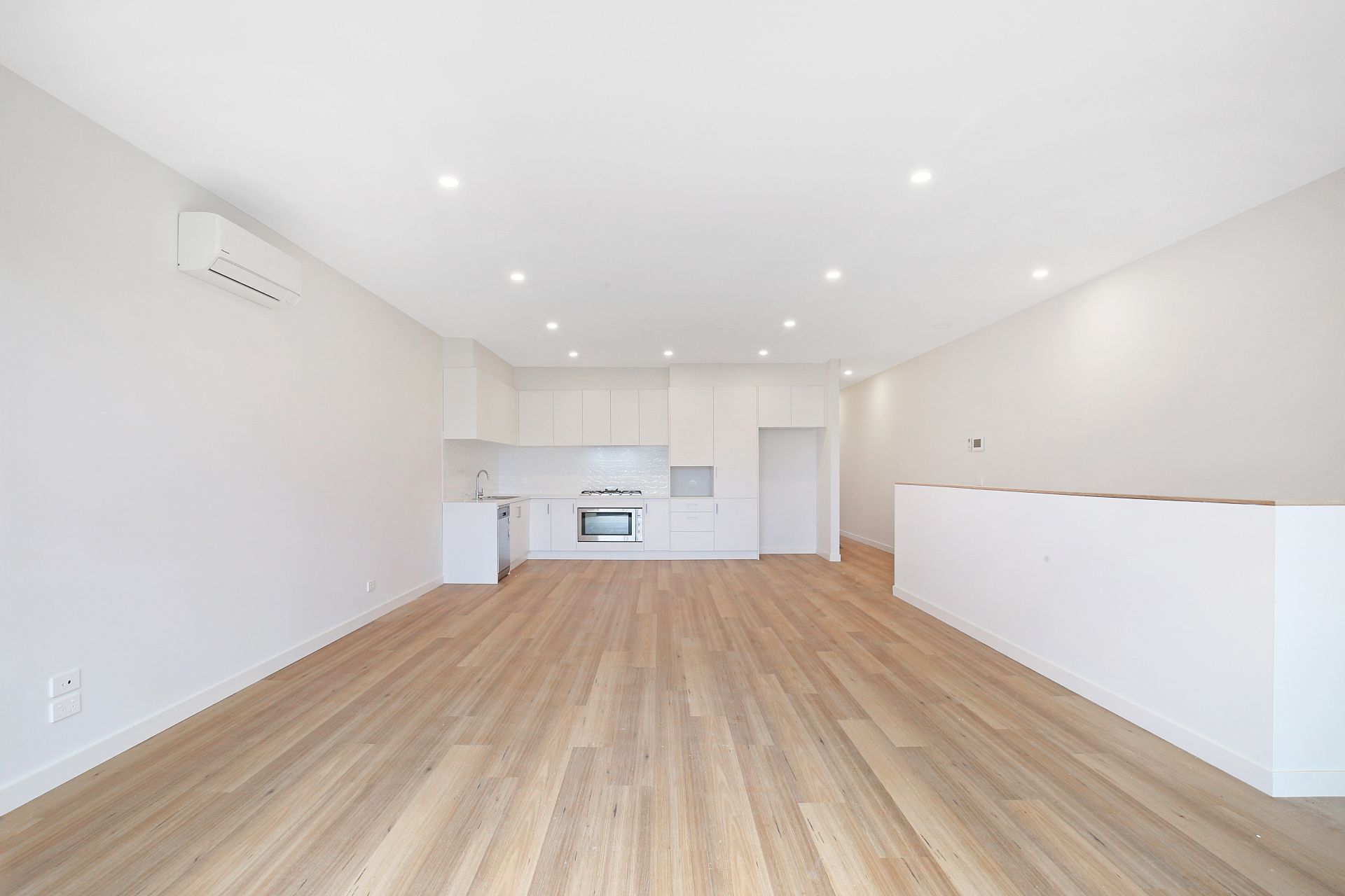 Like- new Townhouse!