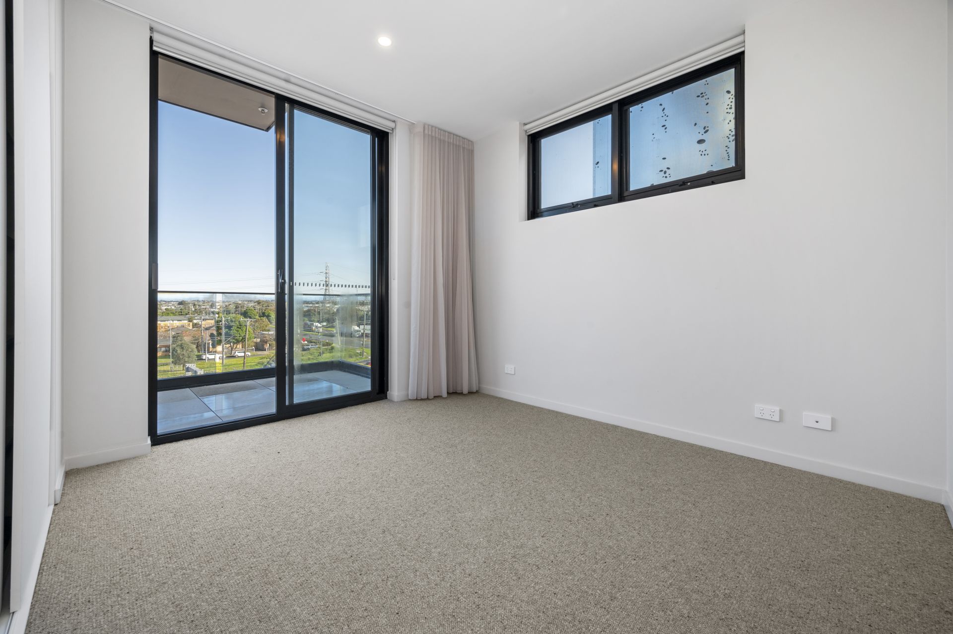 Modern apartment, convenient location!