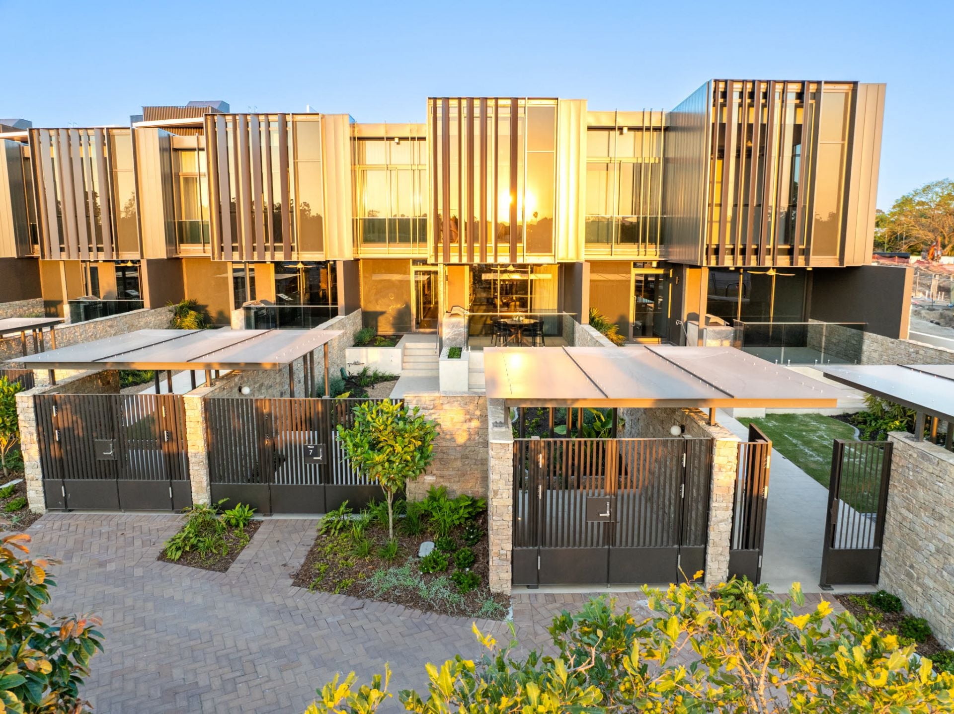 2/1 Grand Jabiru Way, Sanctuary Cove - Thumbnail 2