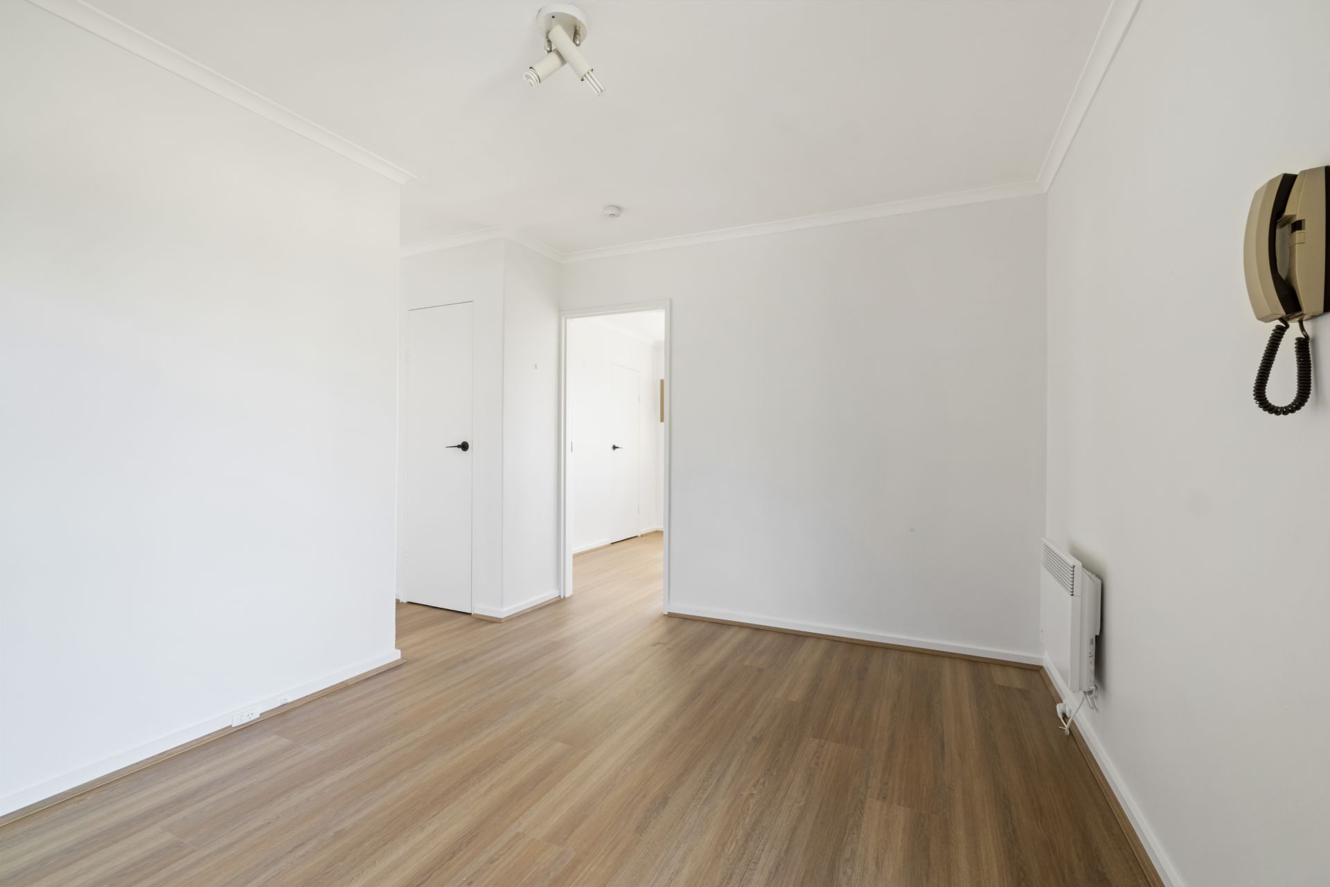 Affordable Spacious Apartment In Great Location !