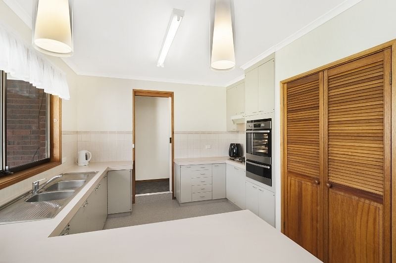 15 Howell Crescent KANGAROO FLAT VIC, Kangaroo Flat - Thumbnail 2