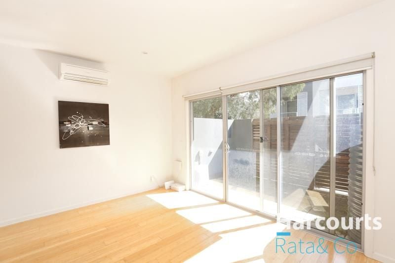 9 Grasstree Way, Bundoora