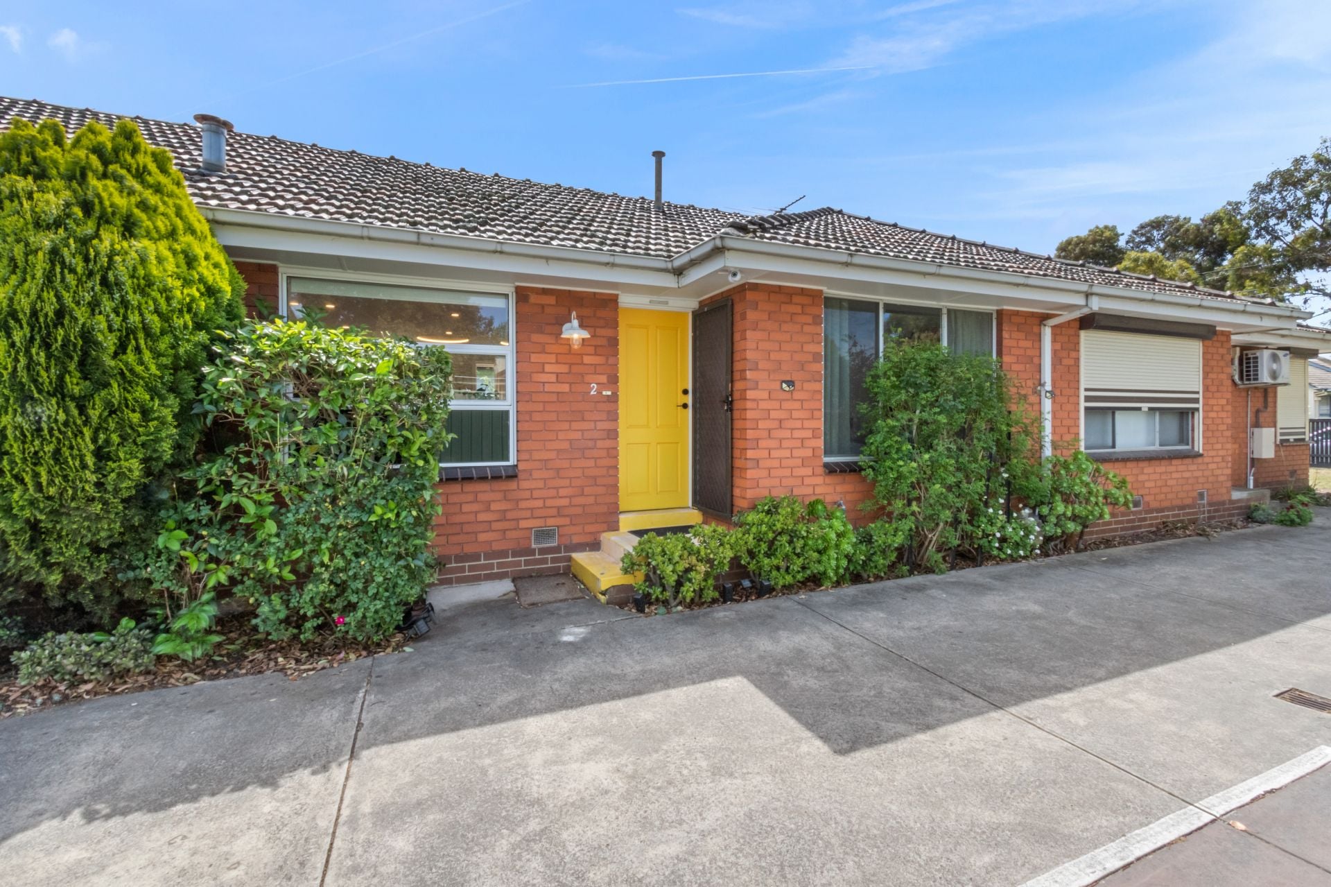 Stunning Unit in Ideal Location