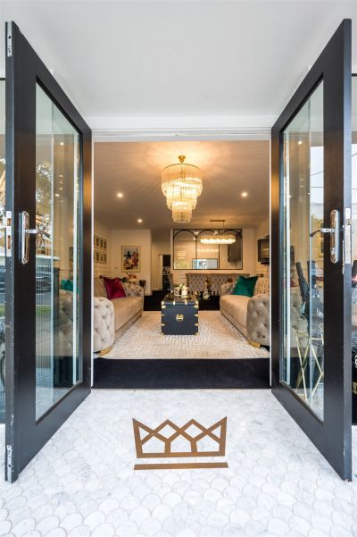 GROUND FLOOR TENANCY WITH MASSIVE EXPOSURE TO RIDING ROAD