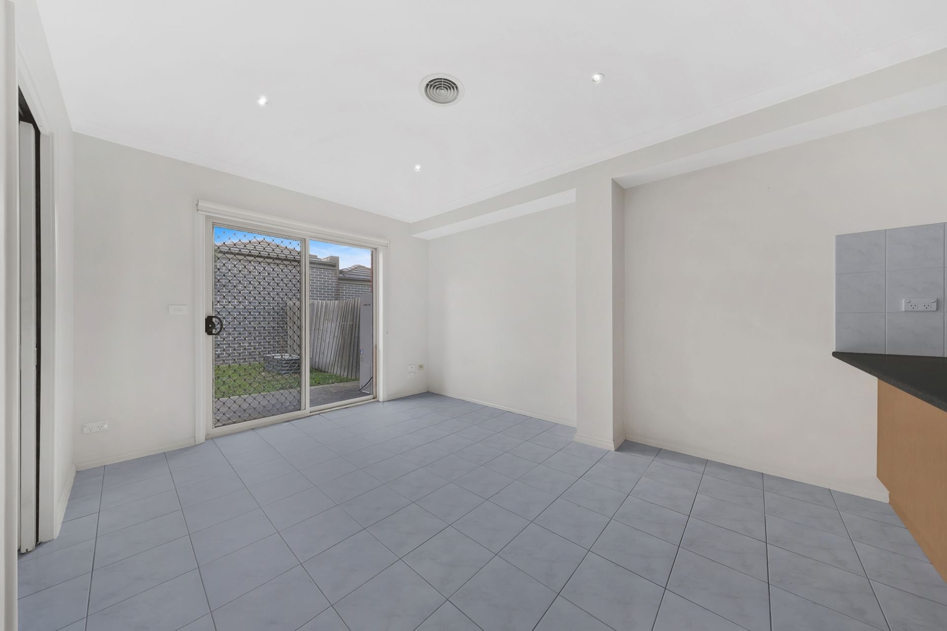 Modern Comfort & Convenience in Prime Reservoir Location