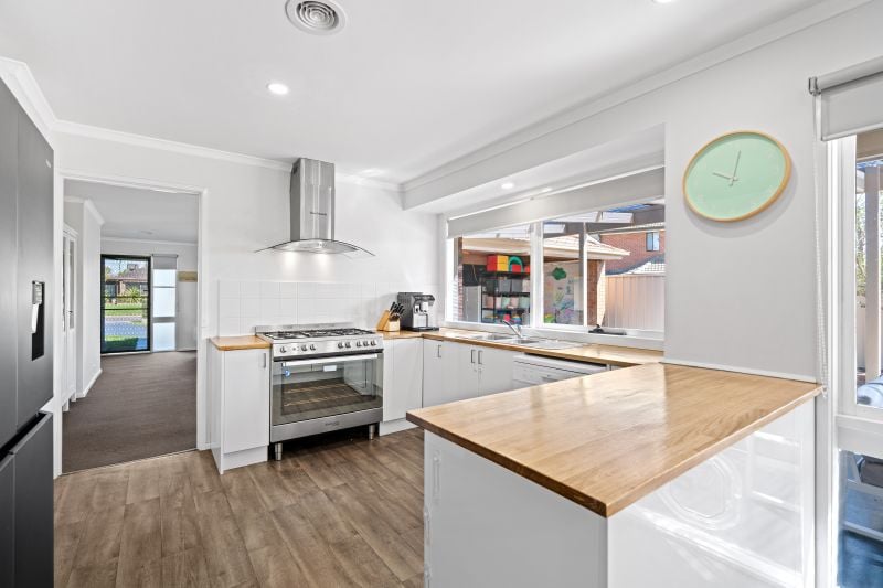 12 Axminster Drive, Craigieburn