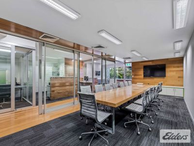HIGH END OFFICE WITH 16 CAR PARKS!
