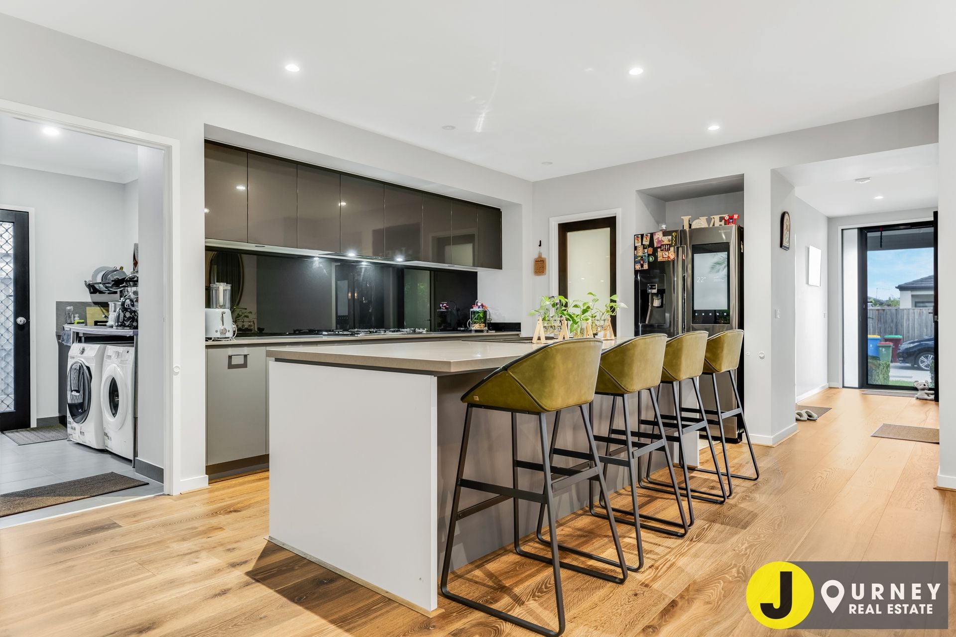 55 Bazadaise Drive, Clyde North VIC, Clyde North - Thumbnail 3