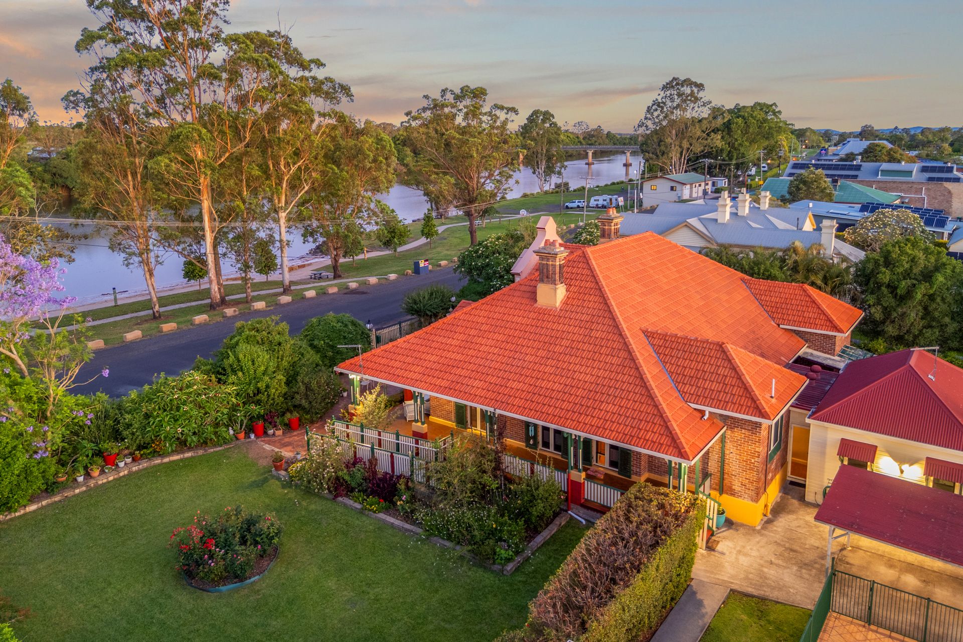 Price Guide $980,000 - $1,070,000, 000 - Thumbnail 7