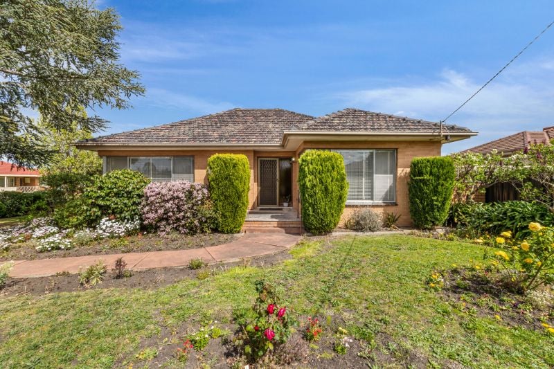 87 McFadzean Avenue, Reservoir