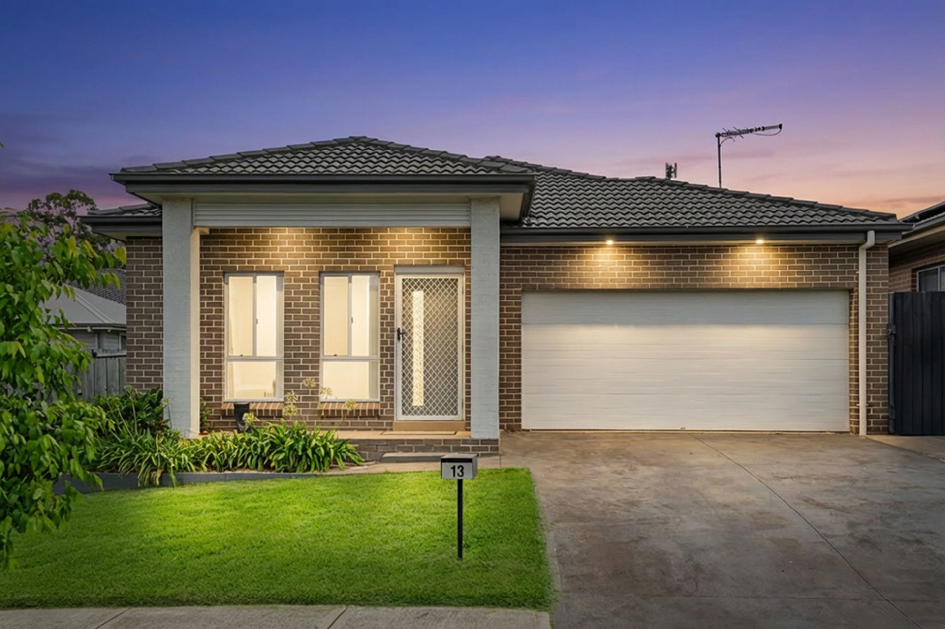 13 Lorimer Crescent, Elderslie, Elderslie - Thumbnail 3