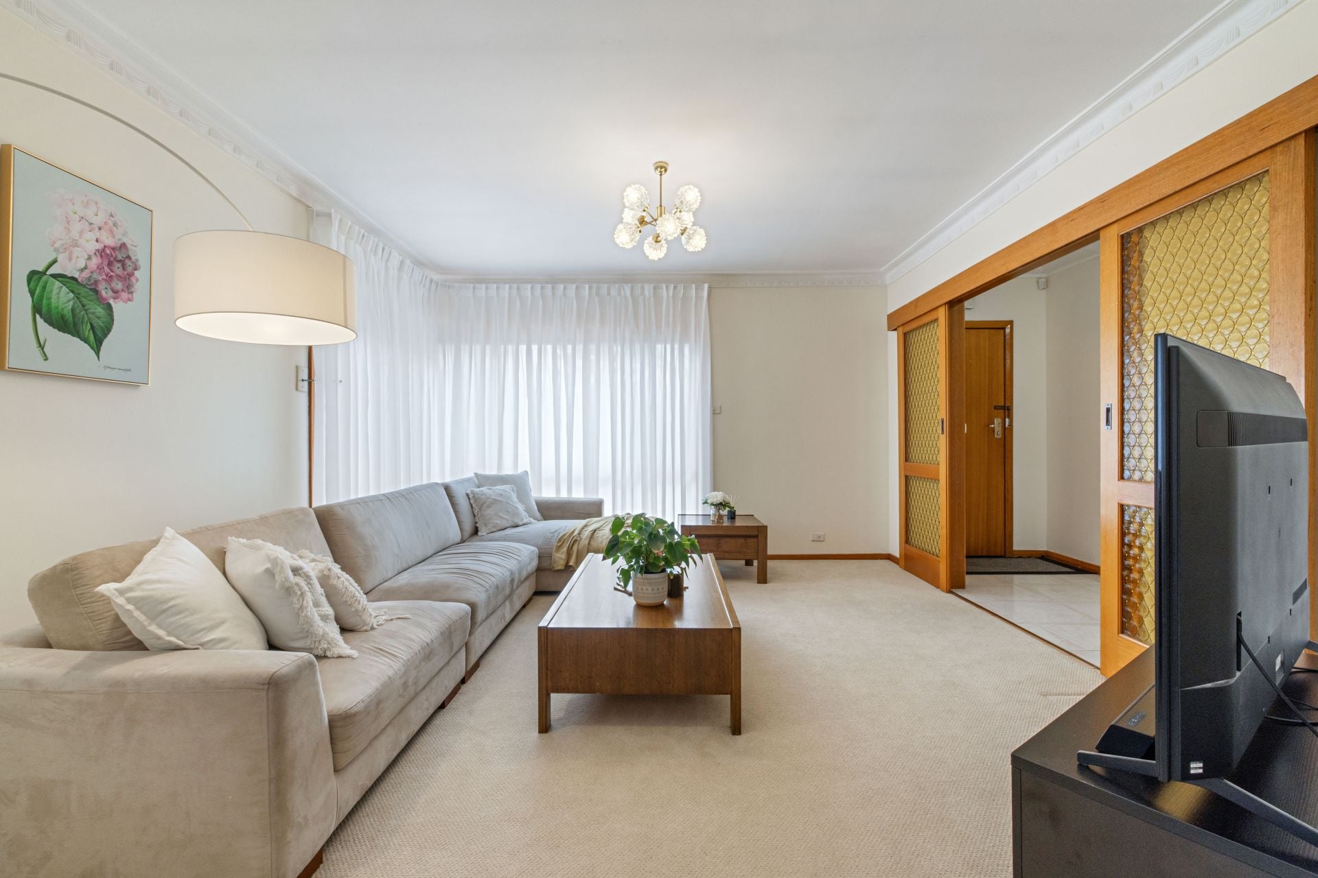 Charming Family Home with Outdoor Extras in Prime Thomastown Location!