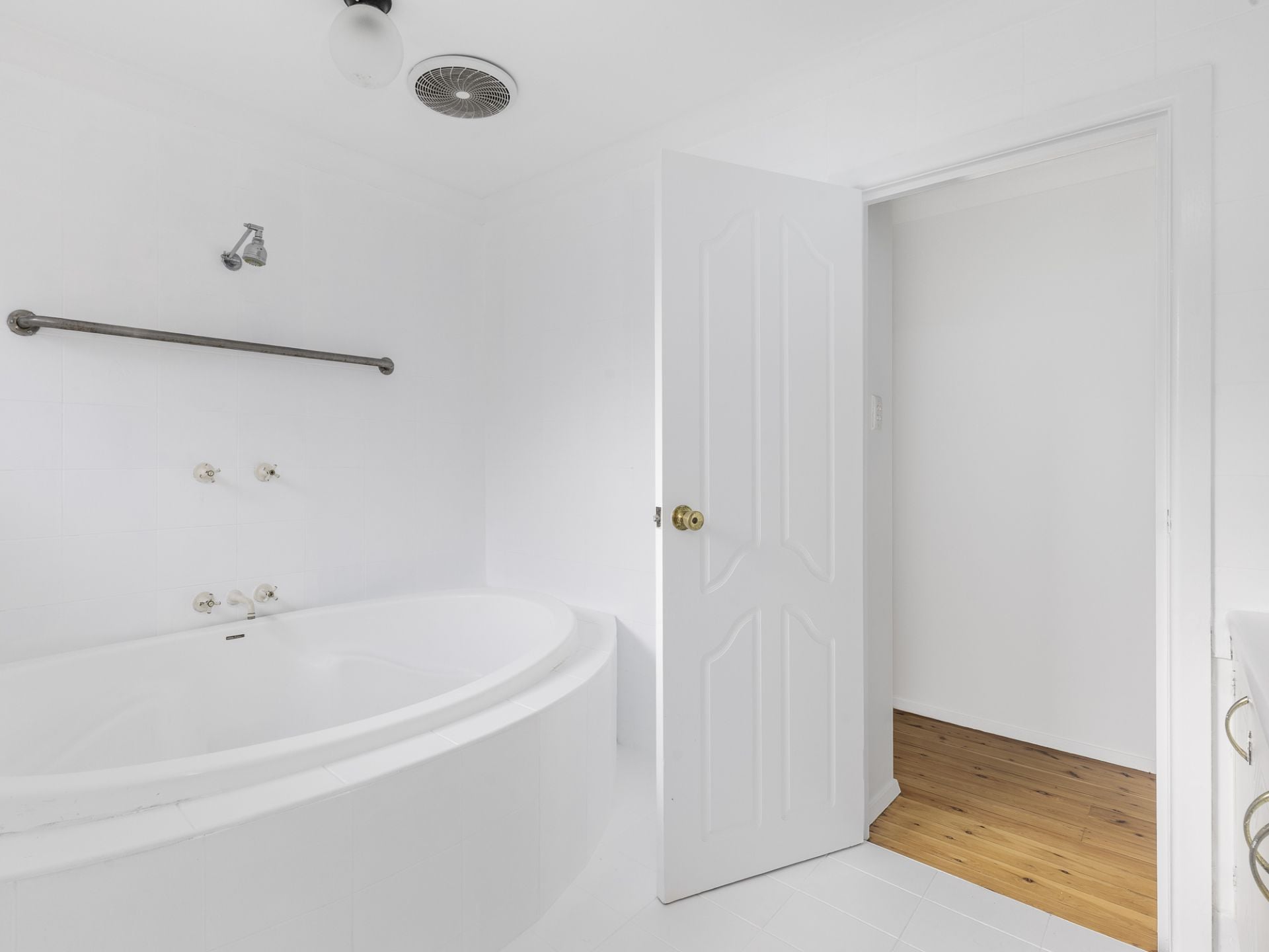 17 Coraldeen Avenue, Gorokan, Gorokan - Thumbnail 4