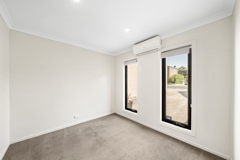 15 Sunbird Gardens, Epping