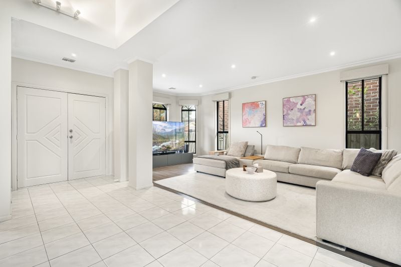 9 Benaroon Drive, Lalor