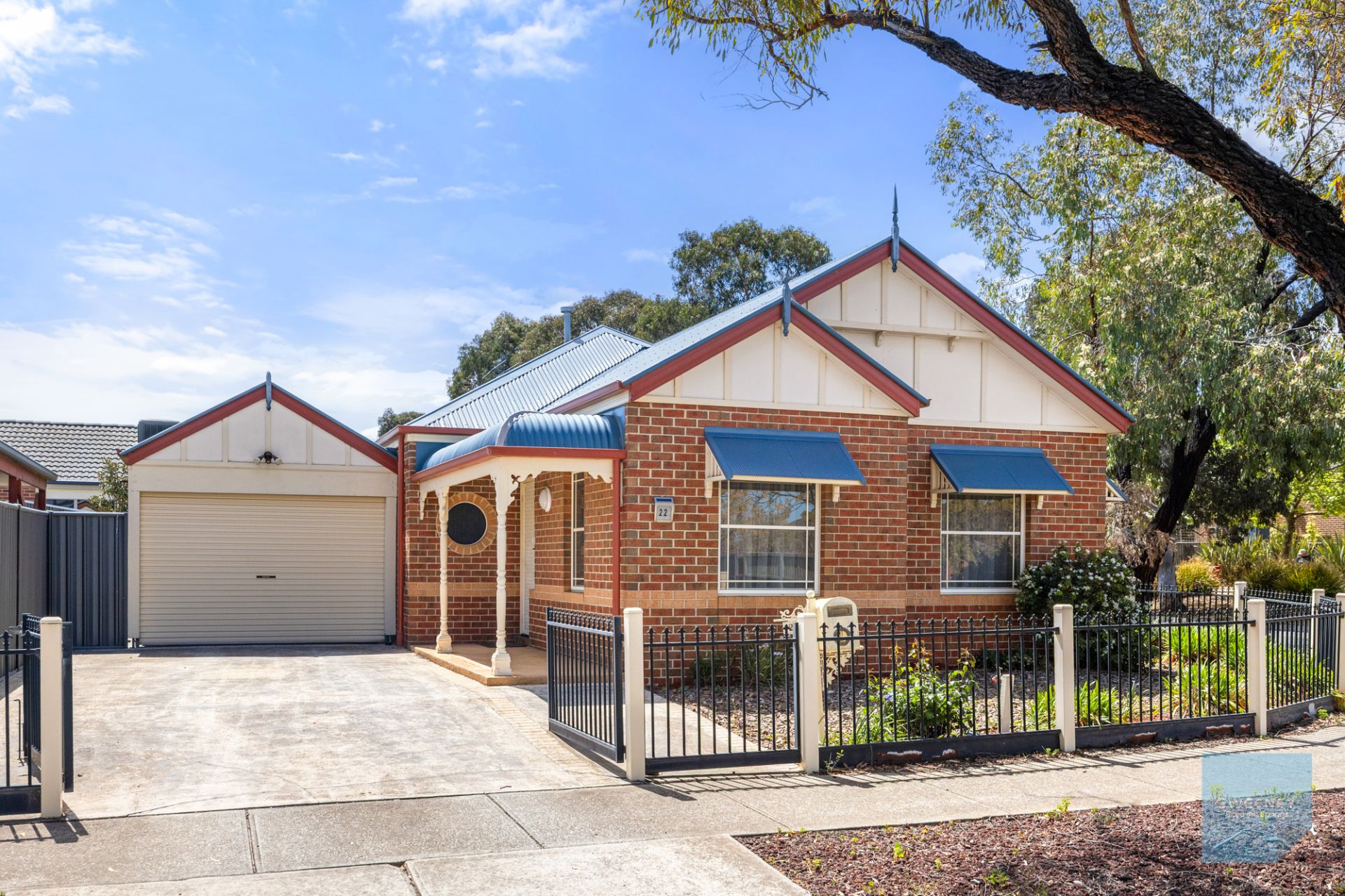 22 Scarvell Crescent, Caroline Springs - Thumbnail 2