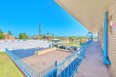 BRIGHT & BEACHSIDE LIVING!